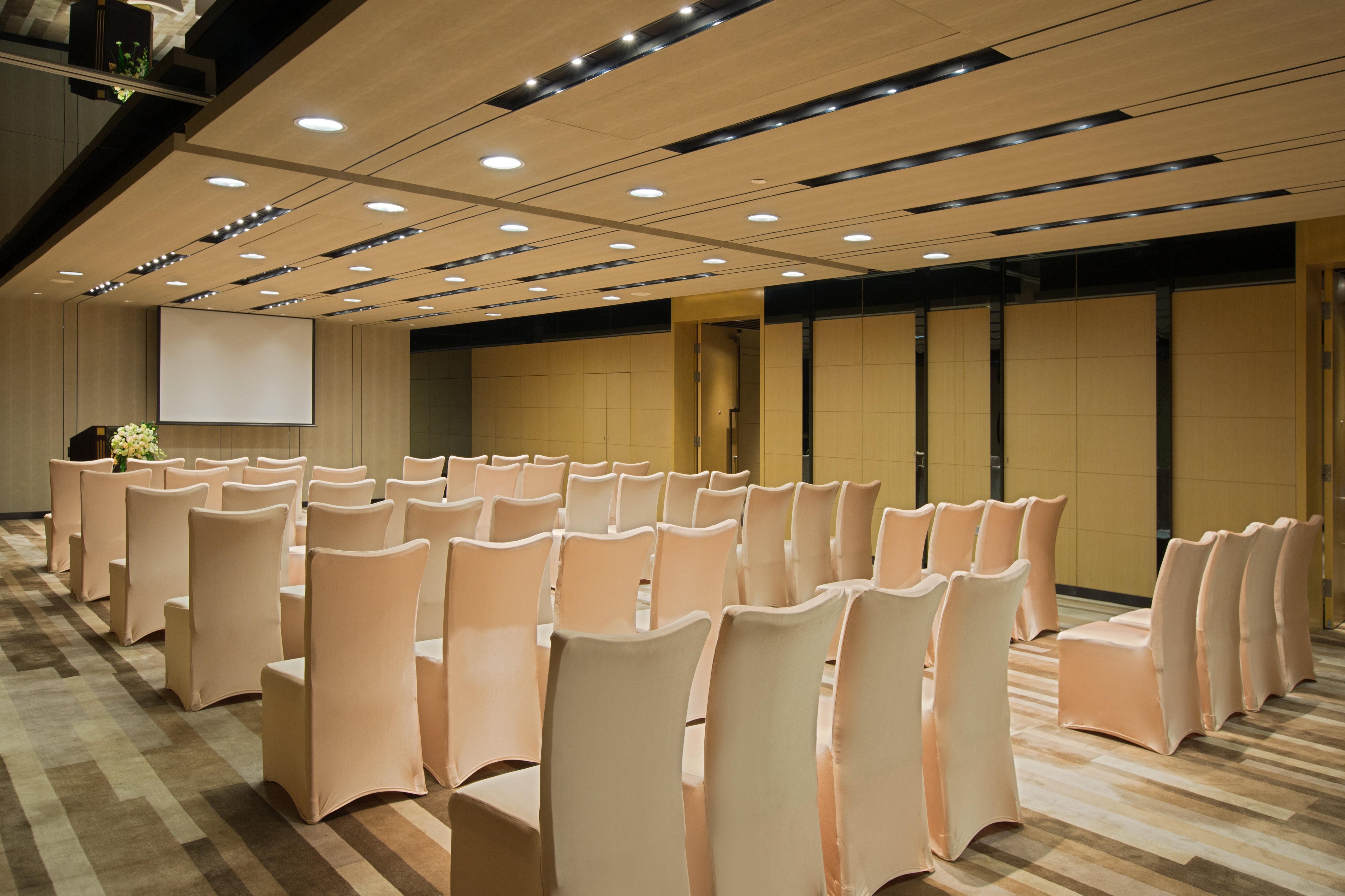 Crowne Plaza Guangzhou Huadu By Ihg - Free Shuttle Bus Between Hotel To Exhibition Center During Canton Fair Exterior photo